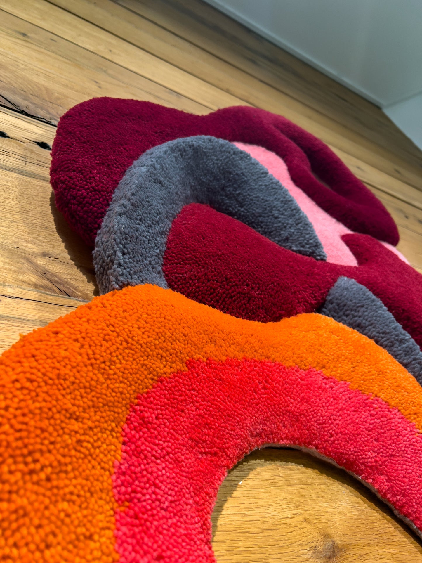 Minimalist Skandinavian style wall decor in natural wool. - The Tuftista