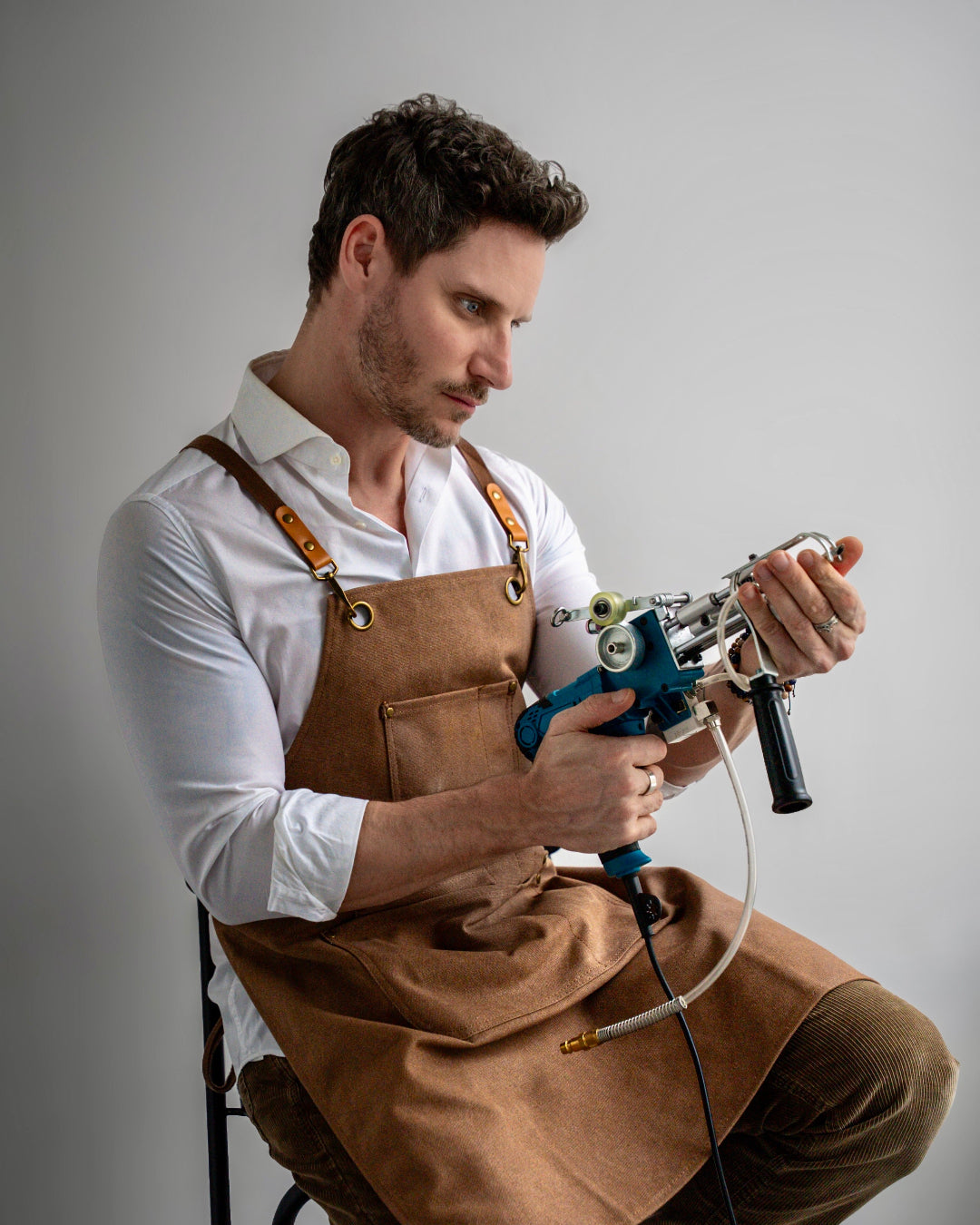 Oliver Pusztai fiber artist in the studio